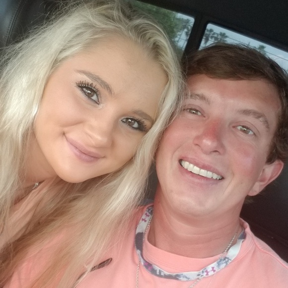 Meet your Posher, Olivia - Picture 3 of 3